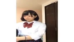 自撮り　学生　幼い