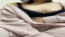 恥じらいながらも素直に従うオナ電(続きはプライベート)