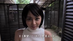 魅惑的な女教師はお気に入りの不良を満足させるため、黒い下着に身を包んだ姿を見せつけながら服を脱いでいく。