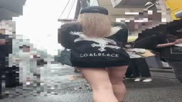 野外露出 半ケツ