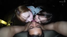 美女 2人