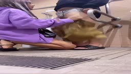 男子ト●レに潜入していきなりしゃぶる痴女