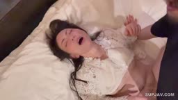 美人人妻に中出し