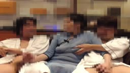 人妻「みゆ」初３Ｐで躊躇なく他人棒を咥える淫乱人妻沢山のチンポに串刺しされる事を夢見て甘い声を出す人妻さんに大興奮
