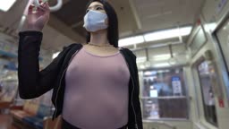 乳首丸見え歩き回り