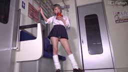 パンチラ　電車　ルーズソックス3