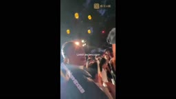 Encoxada Dickflash cum candid