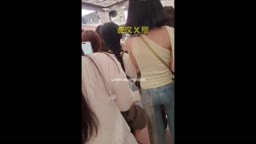 Encoxada Dickflash cum candid