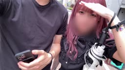 ピンク髪の美人ギャル