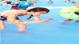 胸チラ