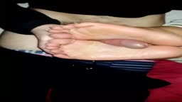 Footjob using the feet of my aunt.