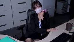 残業中のオフィスでこっそりイきまくっちゃいました秘