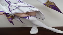 emilia cosplayer コスプレ 逆さ