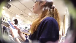 かわいい店員の緑パンツ