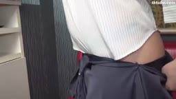 引きこもりの黒髪美人