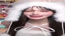 イギリス　ハーフ　コスプレ　ヘソ出し　TikTok 美女　美人　ミックス　Mixed British England cosplay belly button