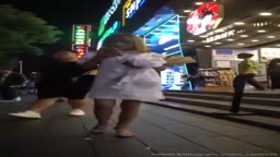 ノーパンのチャイナガールは股間に白いものをこびりつかせていた