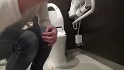 お外で浣腸ライブ撮影する変態お姉さん