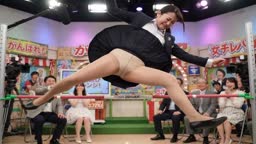 【AI】社内運動会パンティショット、スロー再生 16