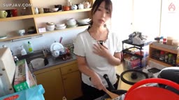 人妻が大●生を本気で好きになって…①