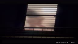 すりガラス越しの隣人