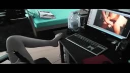 Orgasmus einer deutschen MILF, während sie einem Mann beim Masturbieren zuschaut