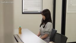 凄テクと生チンで何度も絶頂する美〇女