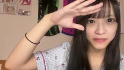 【未成年の衝撃映像】ニコ生配信中に未成年のエグイほど黒い乳輪が見える2:23～【さぼこ】