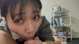 彼氏のために堅実なフェラ