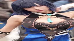拾い　コスプレはみ乳首