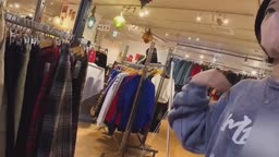 逆さ撮り店員
