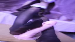 着衣黒パンスト　バイブと指クチュオナニー
