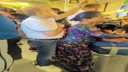 Encoxada Indian milf in train