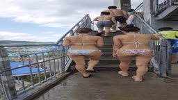 プールで可愛い2人組