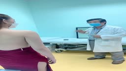 豊胸のための診察中の映り込み　修正ミス