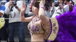 色気ムンムン巨乳娘のサンバ