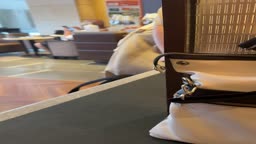 カフェ胸チラ