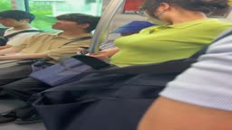 電車内着衣胸