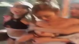 ふざけ 7 ギャル　乳首見せ