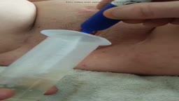 spreading her peehole with 2 sounding rods