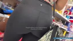 Cumming her Lululemons
