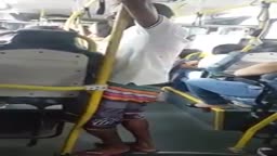Flagrante no ônibus - Flagrant on the bus