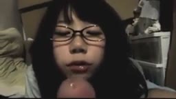 めがねお姉ちゃんとフェラ口内射精
