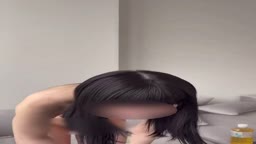 可愛い子の脱衣