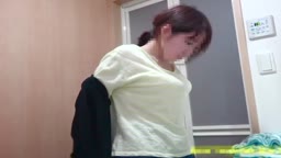 爆乳　着替え　風呂前