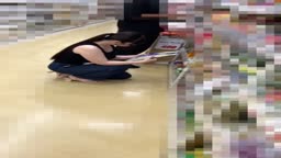 のーぶら女子モミモミ
