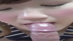 裏筋メインに責められたまらず射精