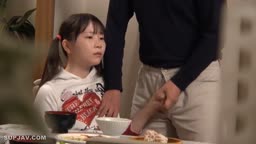父親に貪り犯●れ続ける娘(ゆず)
