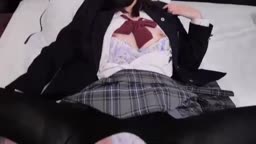 すぐパンティを濡らしちゃうFカップJKに中出しキメる！！.mp4