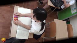 授業中に滴るおしっこお漏らし2